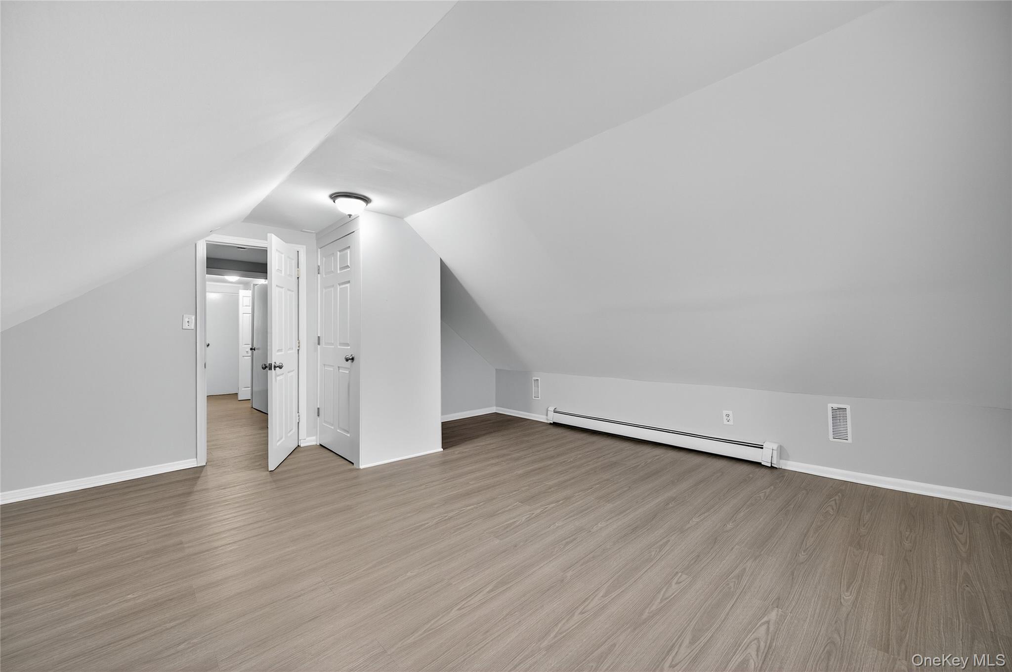 #16 photo, 552 Old Country Road, Plainview , NY 11803