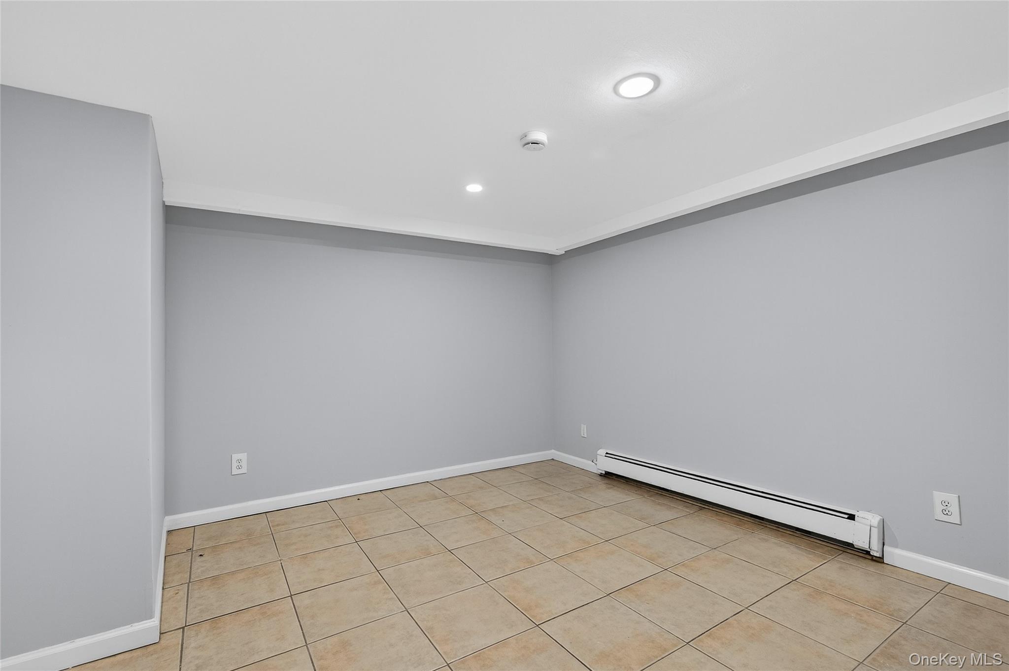 #18 photo, 552 Old Country Road, Plainview , NY 11803