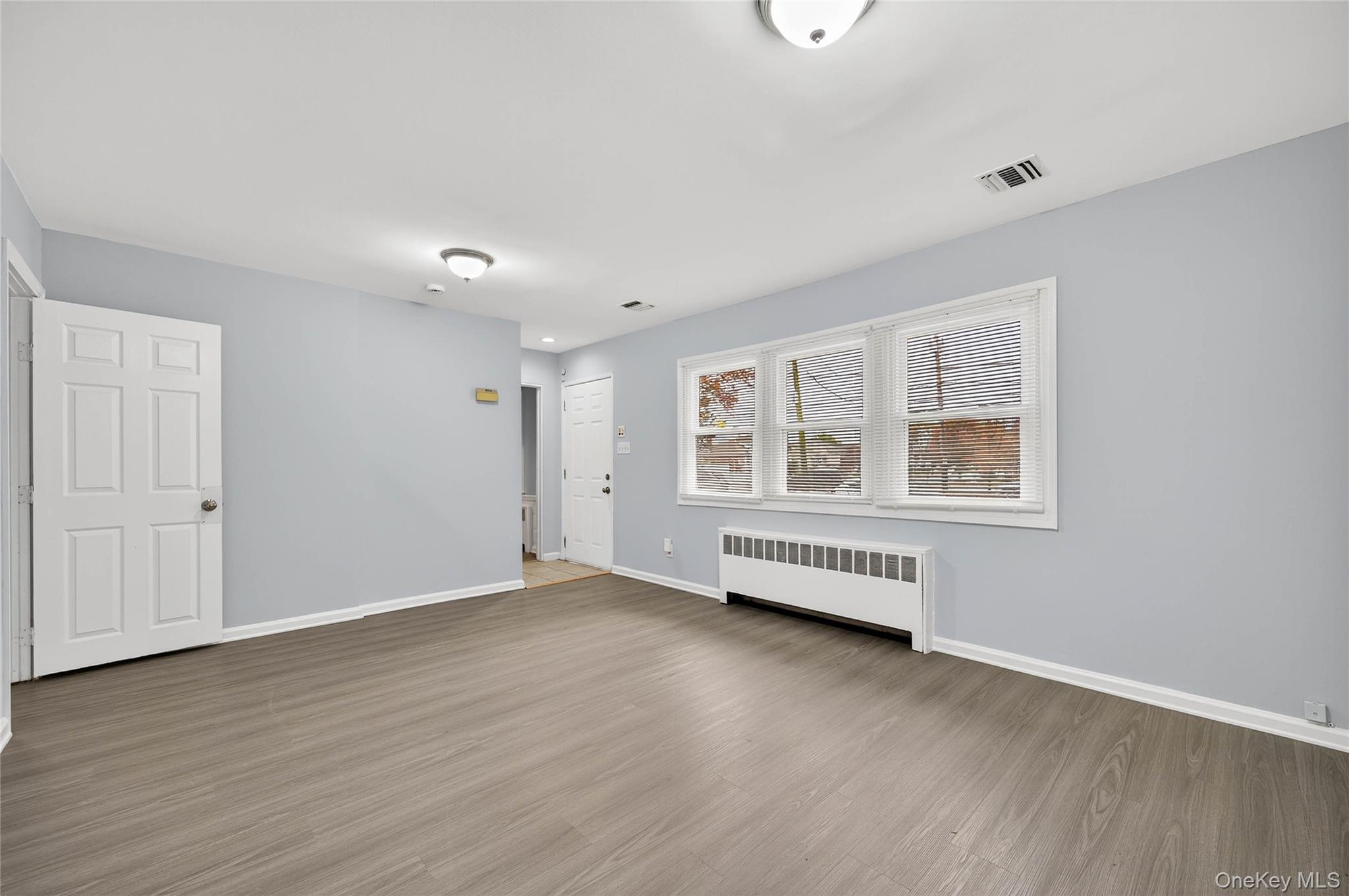 #3 photo, 552 Old Country Road, Plainview , NY 11803