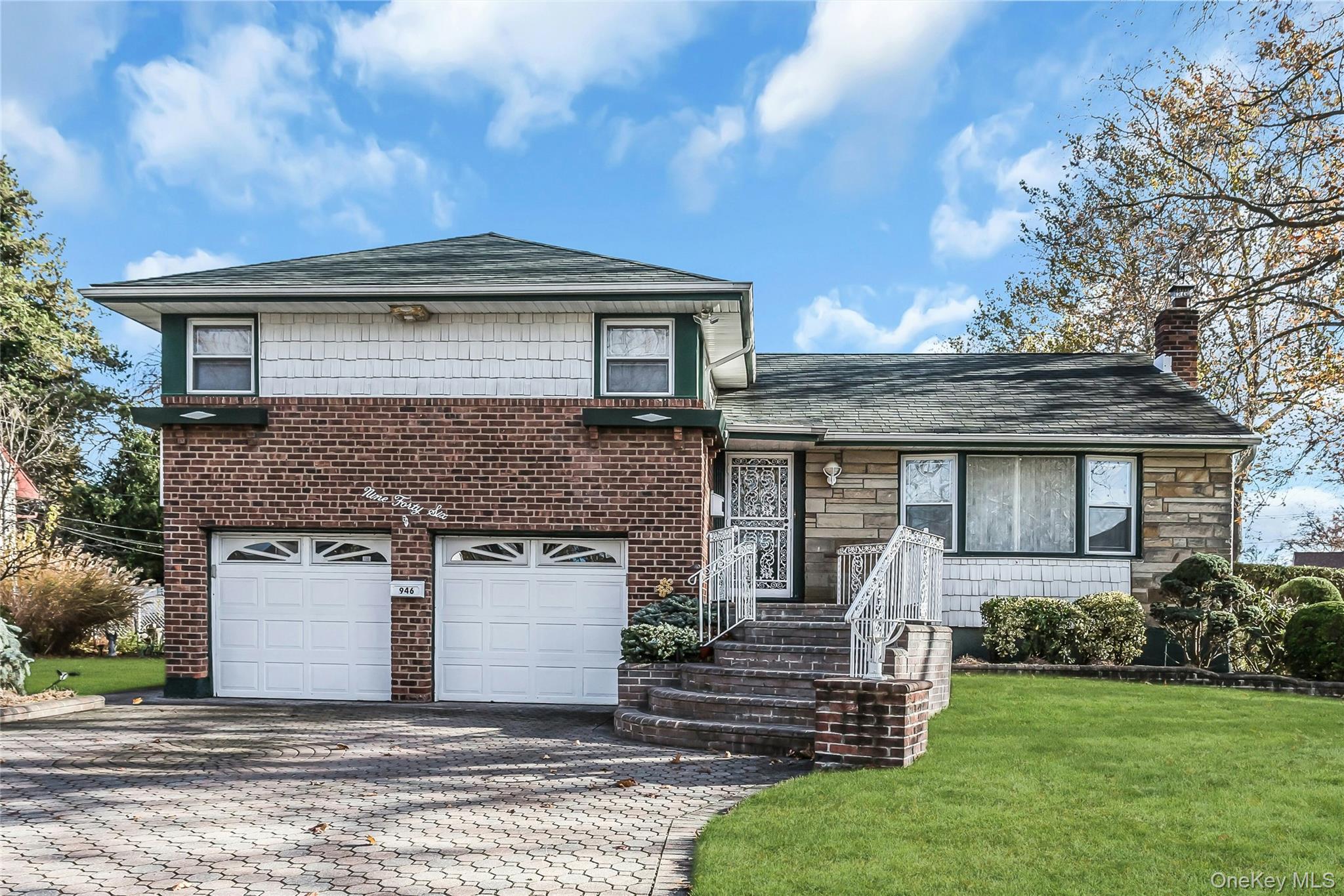 #1 photo, 946 Bard Road, Westbury , NY 11590