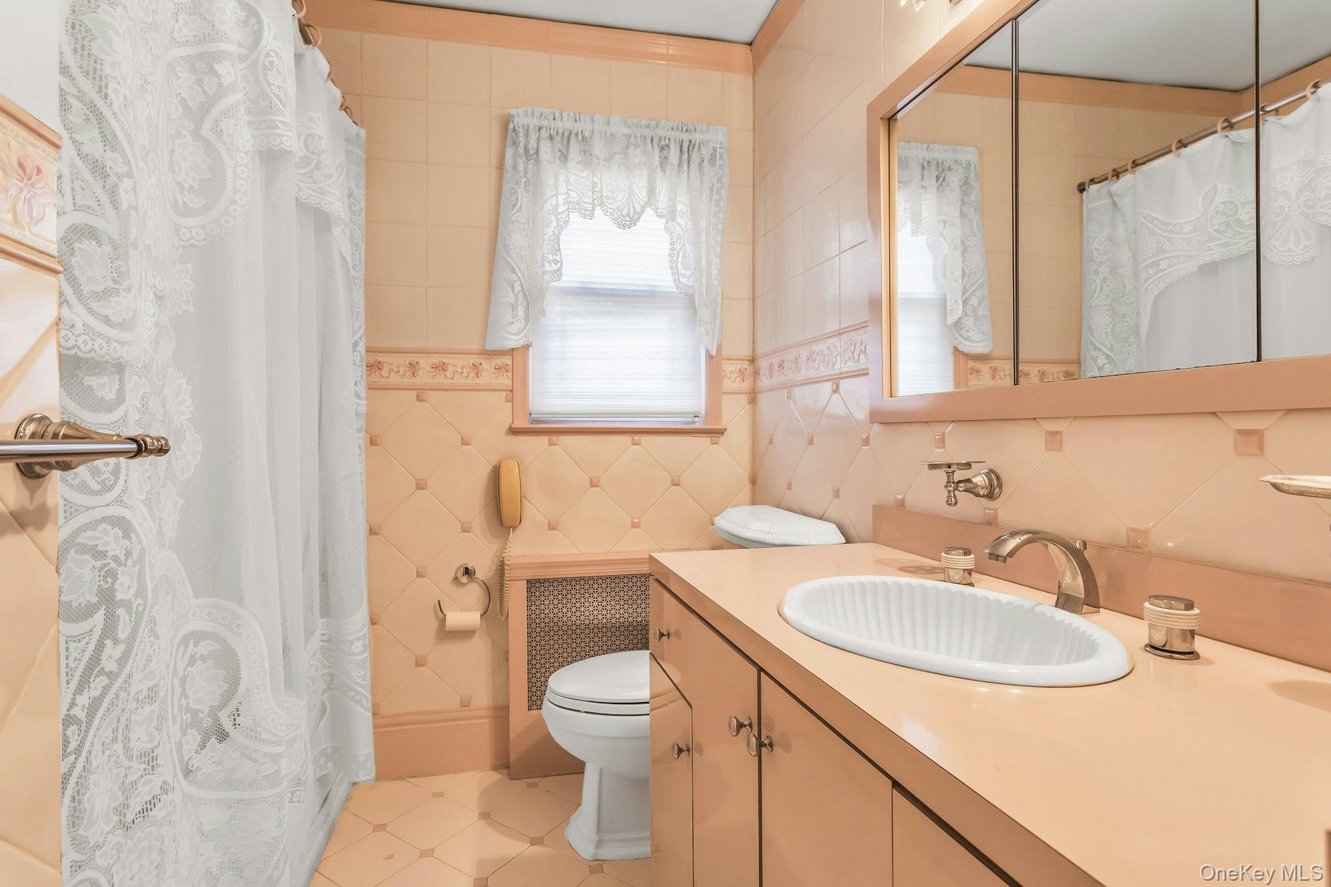 #12 photo, 946 Bard Road, Westbury , NY 11590