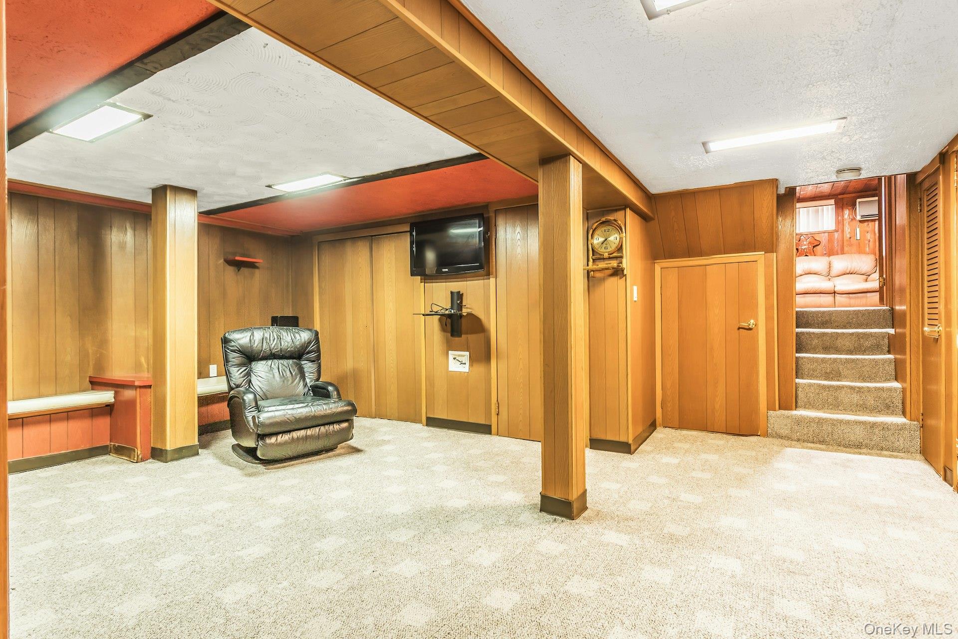 #14 photo, 946 Bard Road, Westbury , NY 11590