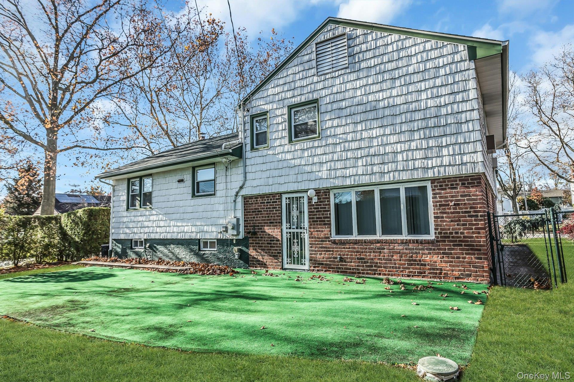 #16 photo, 946 Bard Road, Westbury , NY 11590