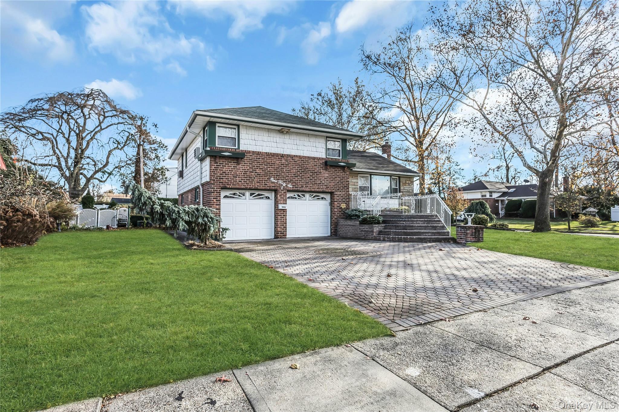 #2 photo, 946 Bard Road, Westbury , NY 11590