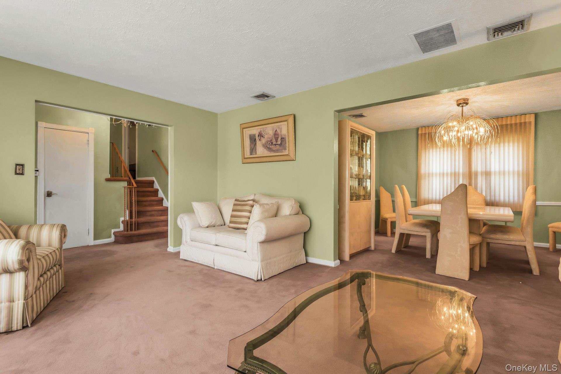 #4 photo, 946 Bard Road, Westbury , NY 11590