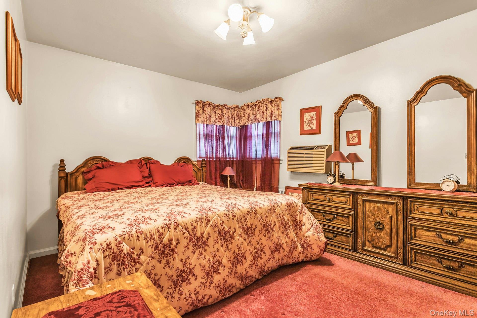 #9 photo, 946 Bard Road, Westbury , NY 11590