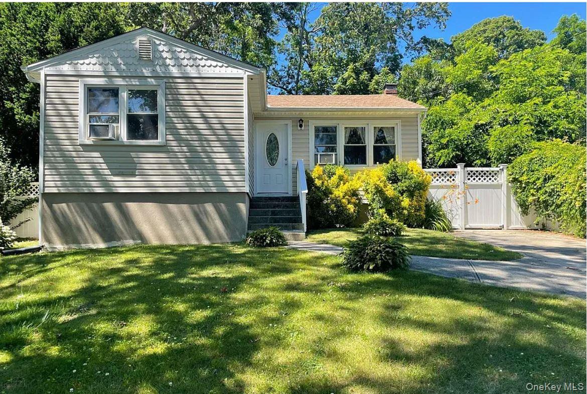 #1 photo, 11 Edgewood Avenue, サフォーク郡 Farmingville , NY 11738