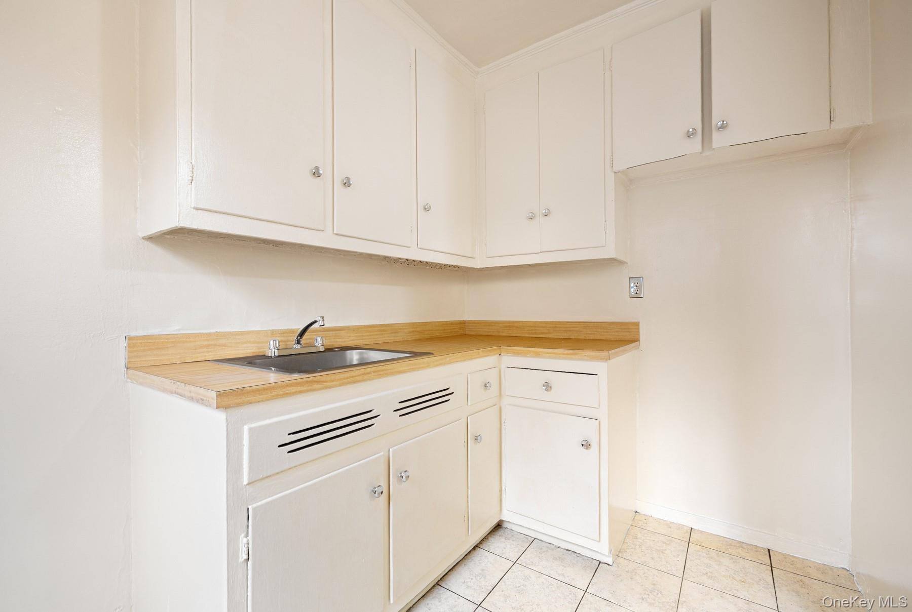 #11 photo, 3130 Grand Concourse, Bronx , NY 10458