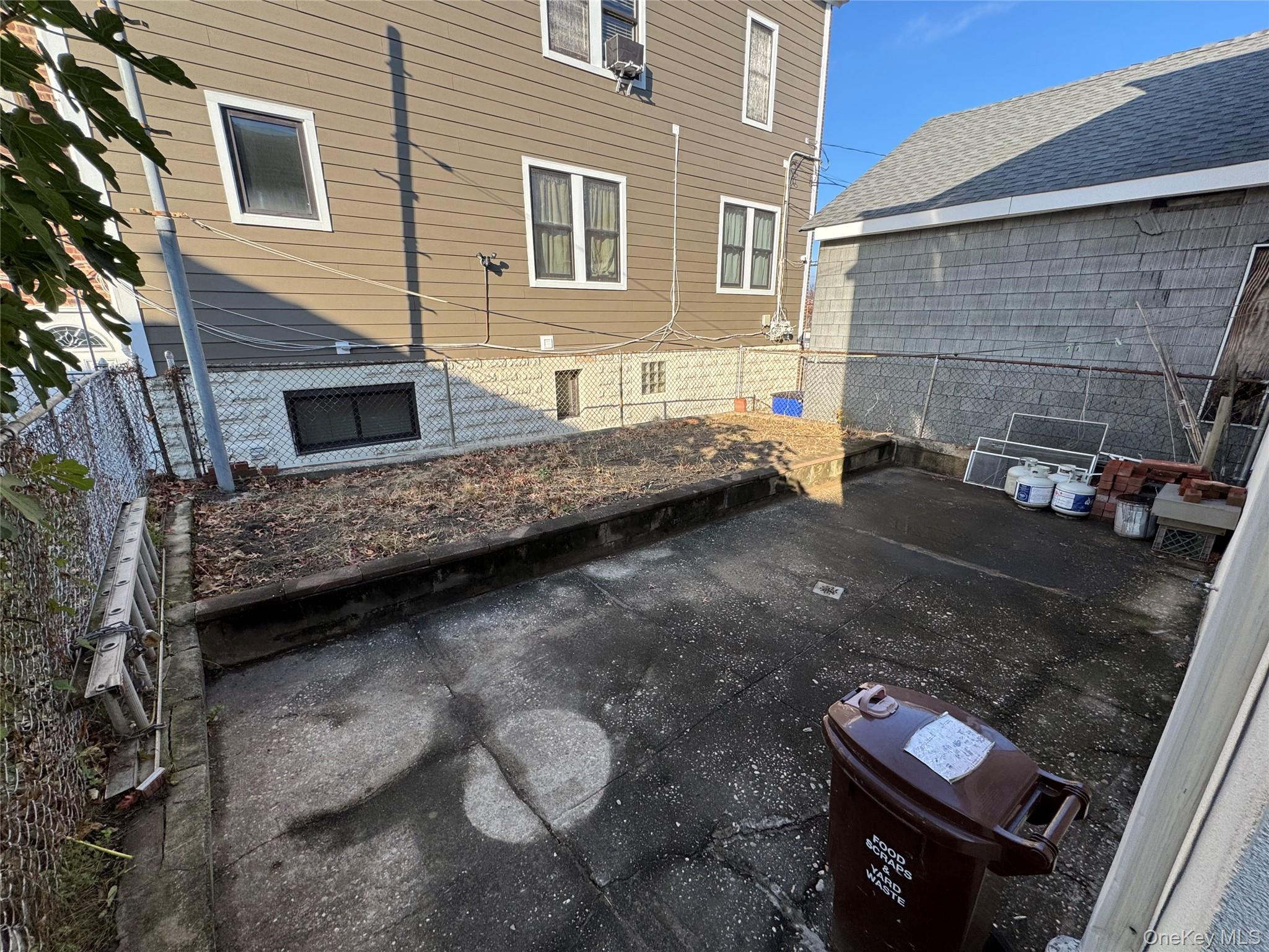 #7 photo, 2877 Waterbury Avenue, Bronx , NY 10461