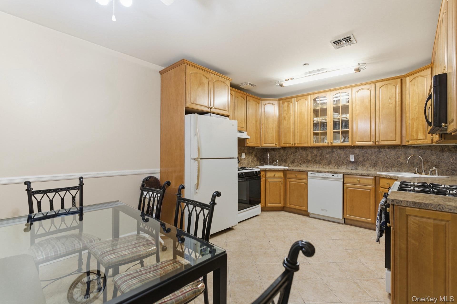 #6 photo, 1323 46th Street, ব্রুকলিন Brooklyn , NY 11219