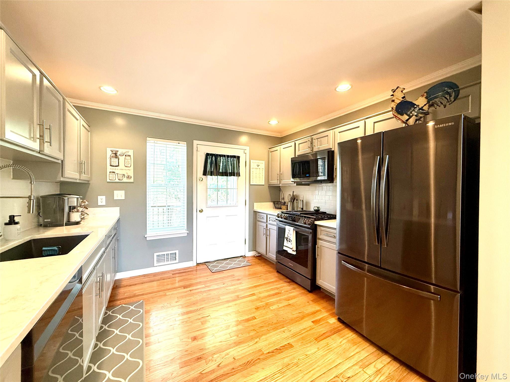 #2 photo, 142 Pinebrook Drive, Hyde Park , NY 12538