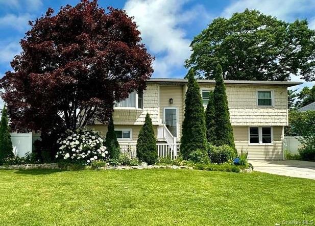 #1 photo, 648 Molloy Street, Copiague , NY 11726