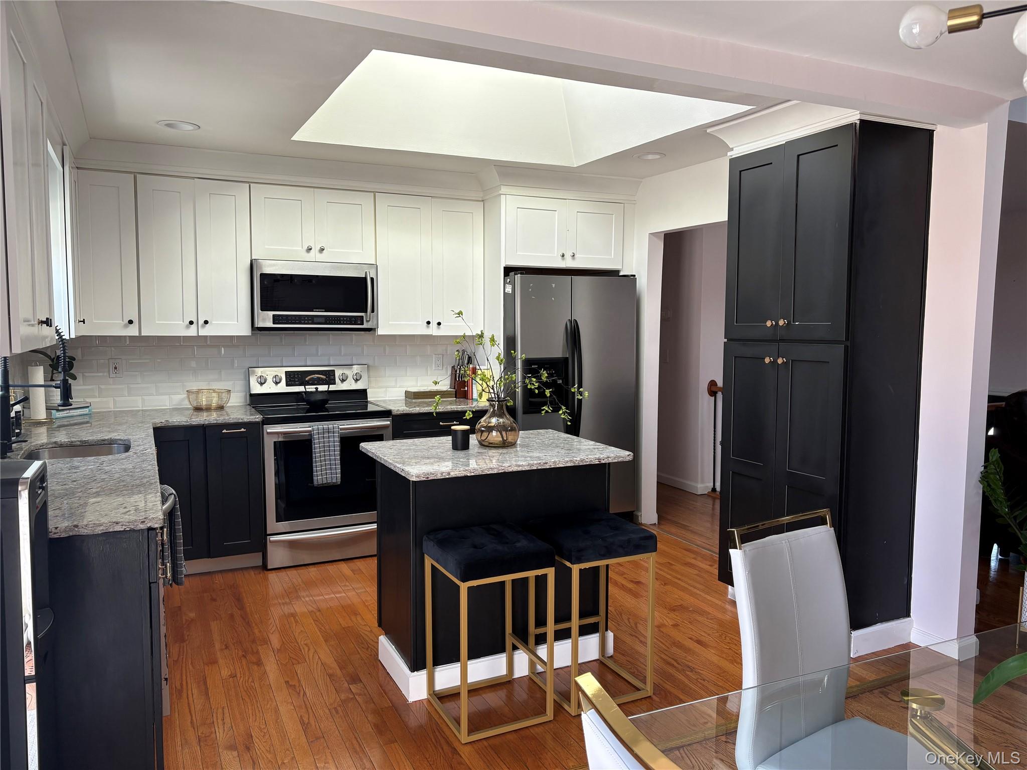 #10 photo, 648 Molloy Street, Copiague , NY 11726