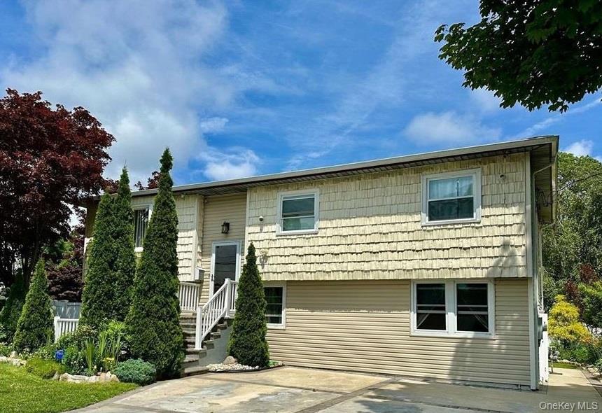 #2 photo, 648 Molloy Street, Copiague , NY 11726