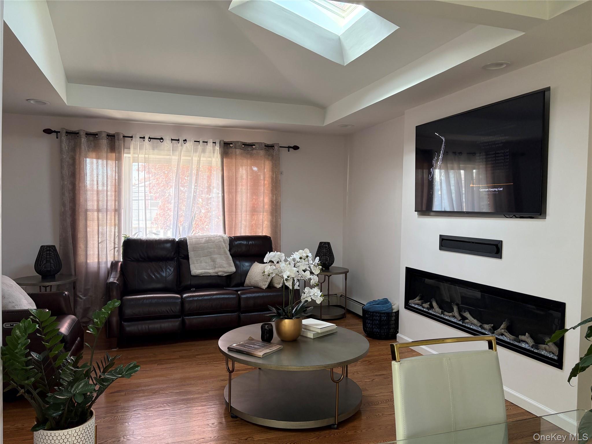 #4 photo, 648 Molloy Street, Copiague , NY 11726