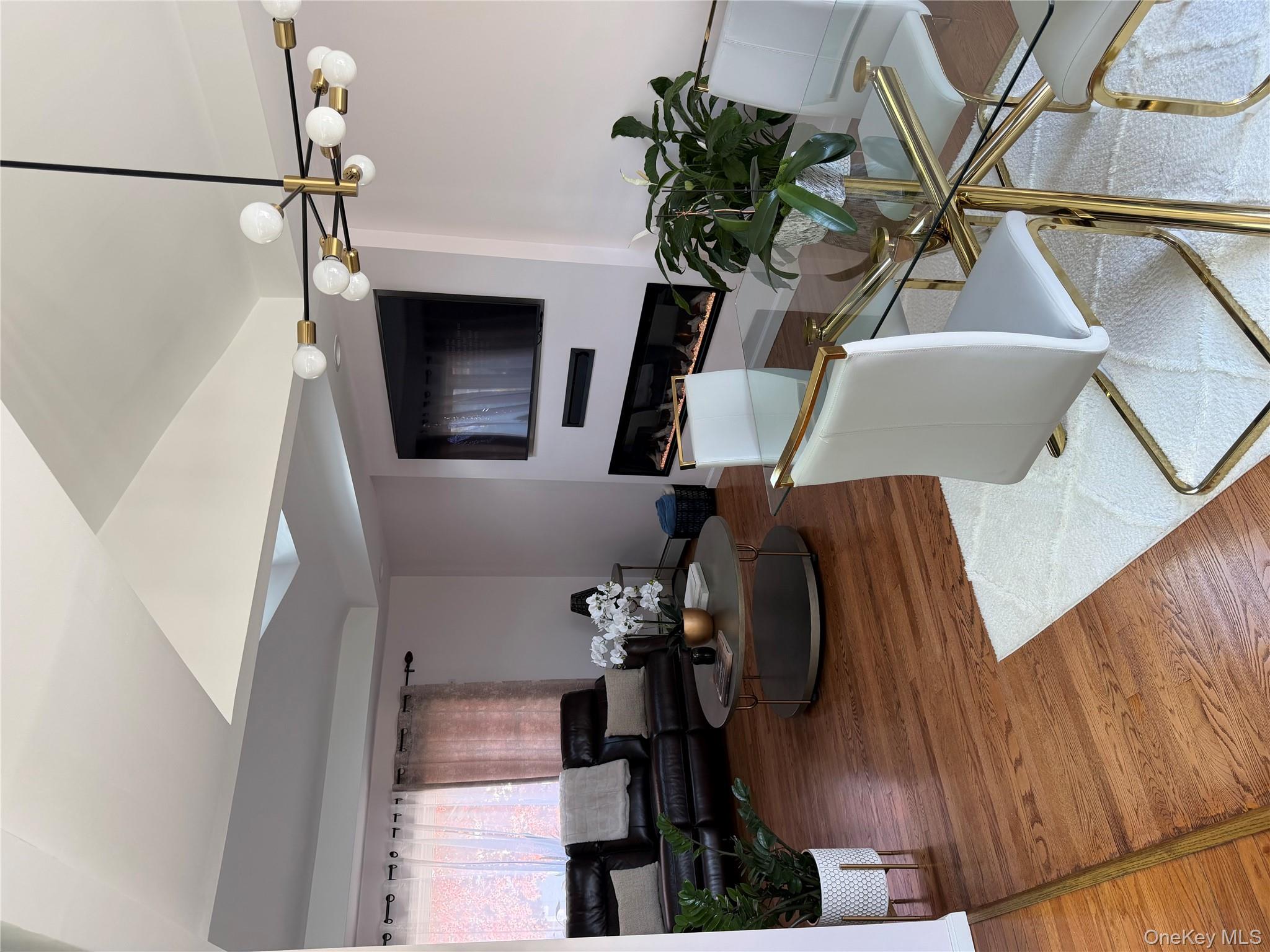 #5 photo, 648 Molloy Street, Copiague , NY 11726