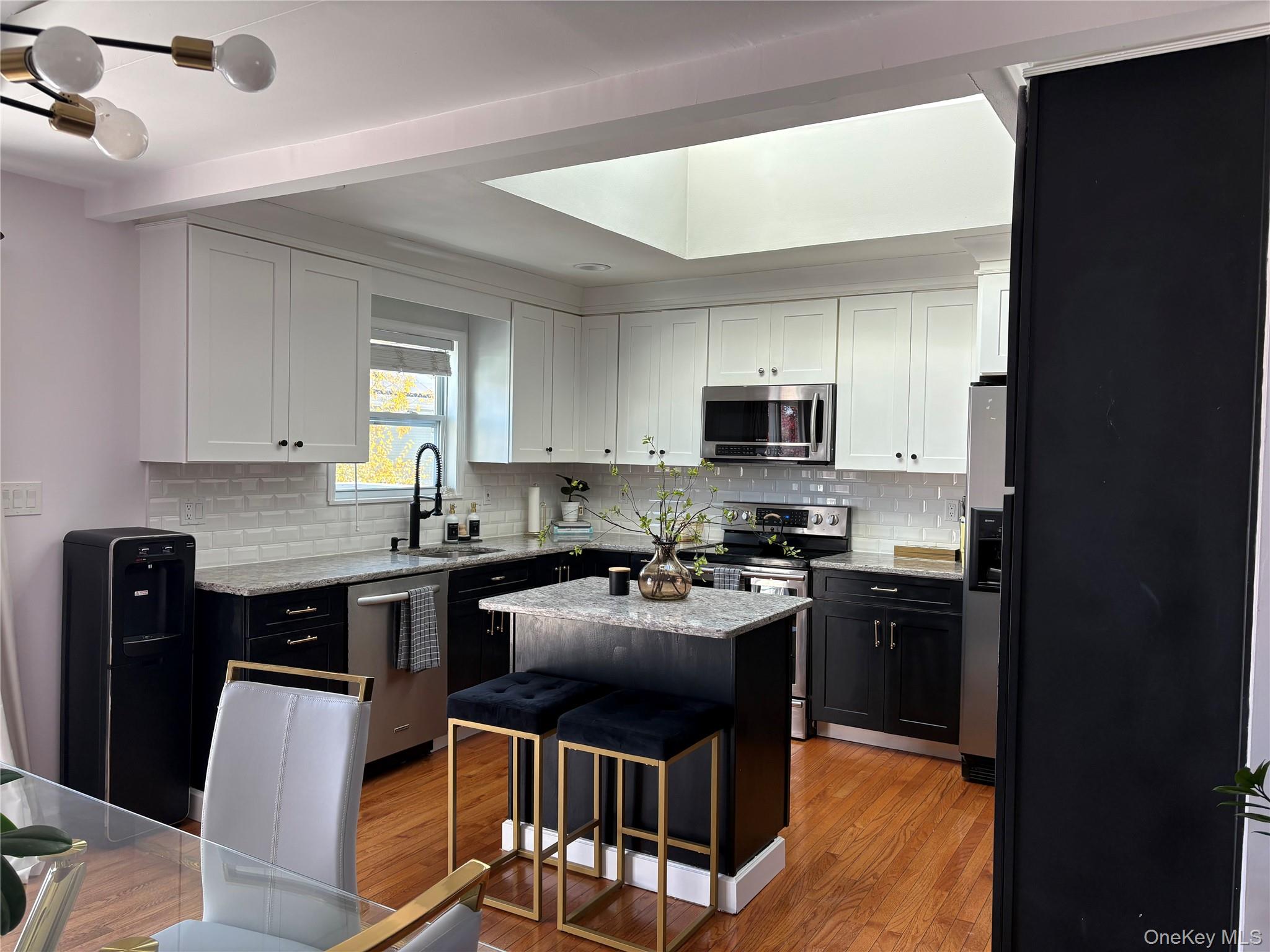 #9 photo, 648 Molloy Street, Copiague , NY 11726