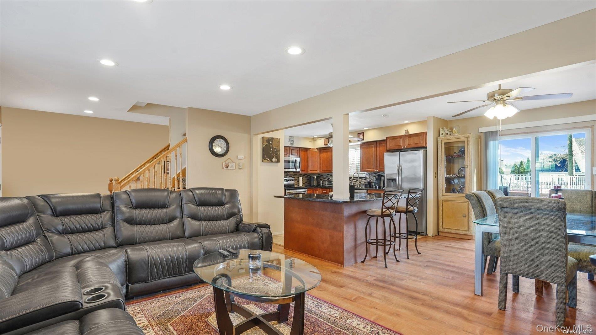 #10 photo, 10 Maria Court, サフォーク郡 Holbrook , NY 11741