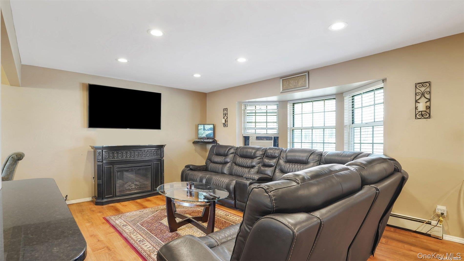 #12 photo, 10 Maria Court, サフォーク郡 Holbrook , NY 11741