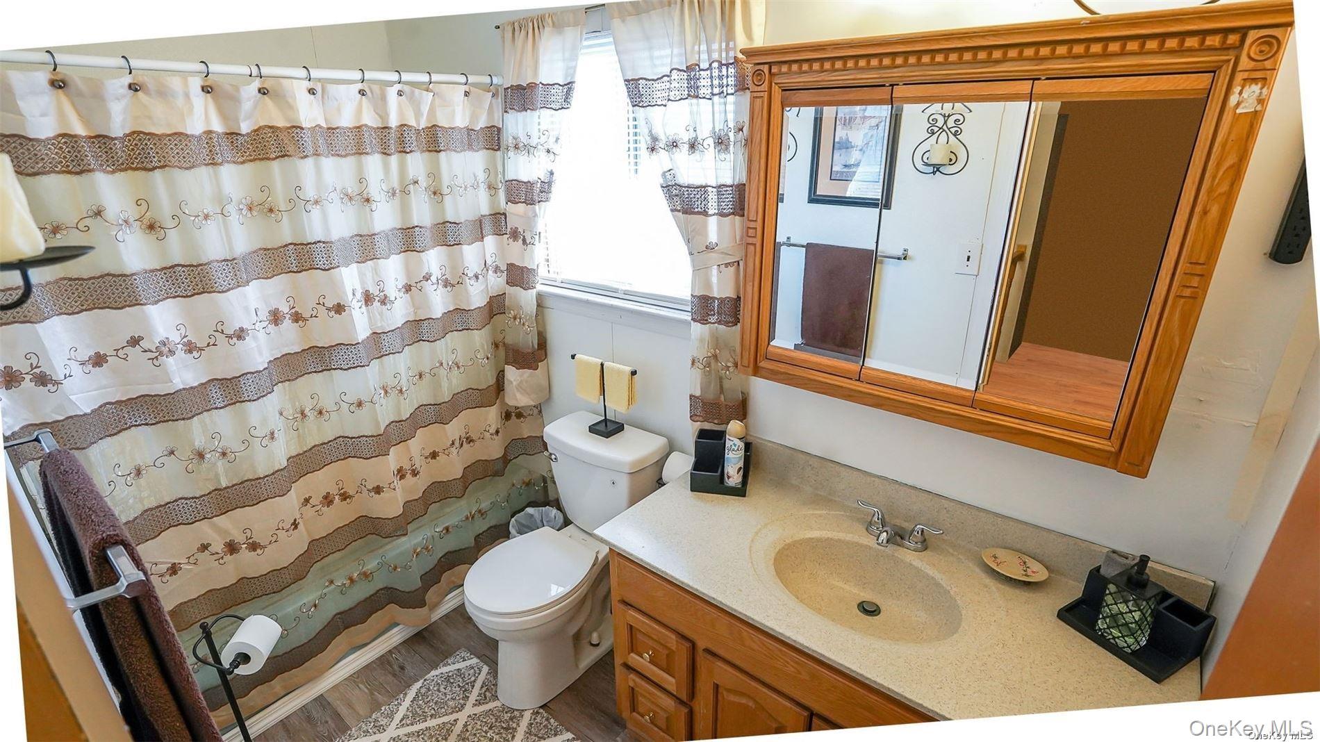 #17 photo, 10 Maria Court, サフォーク郡 Holbrook , NY 11741