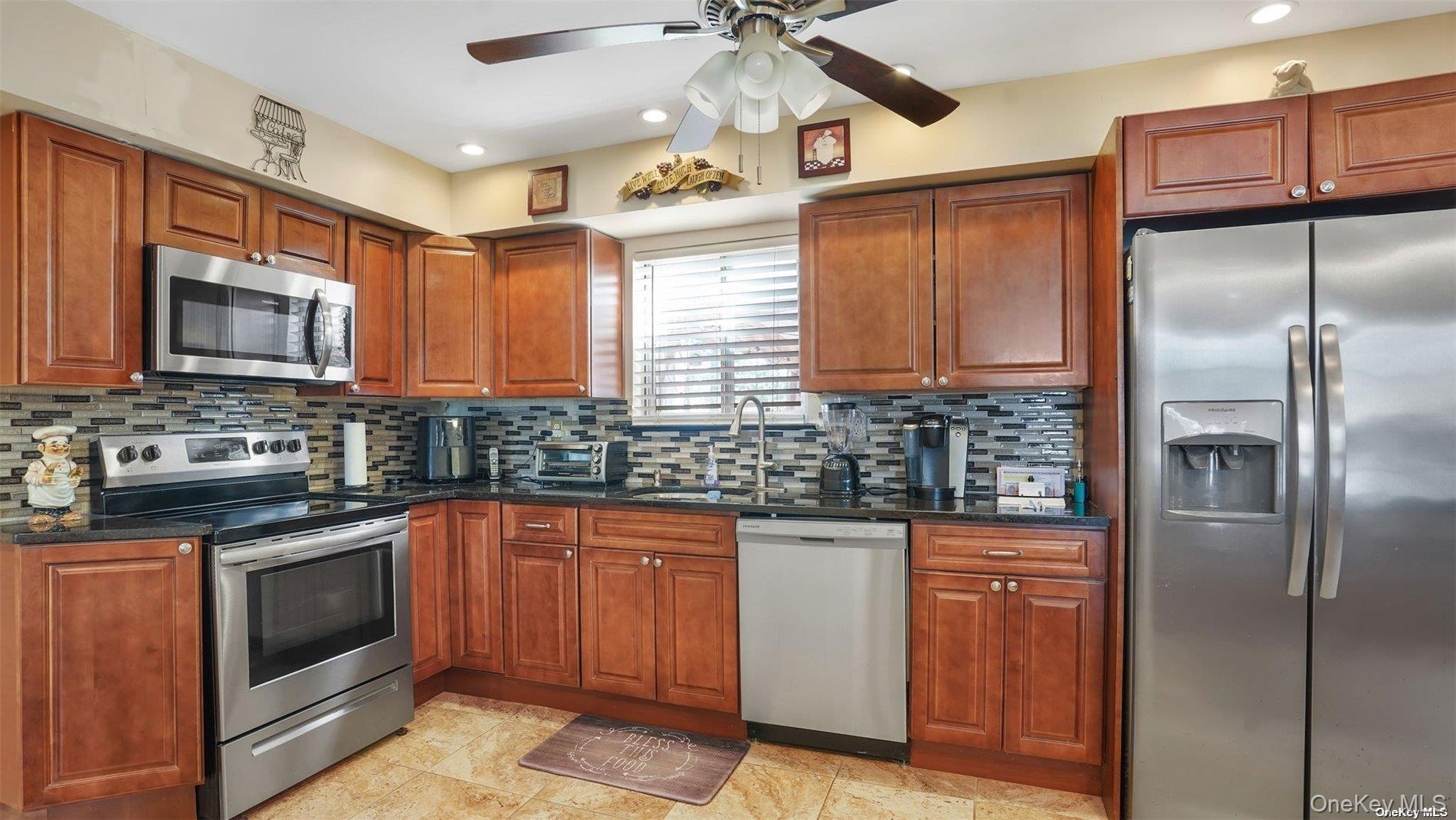 #5 photo, 10 Maria Court, サフォーク郡 Holbrook , NY 11741