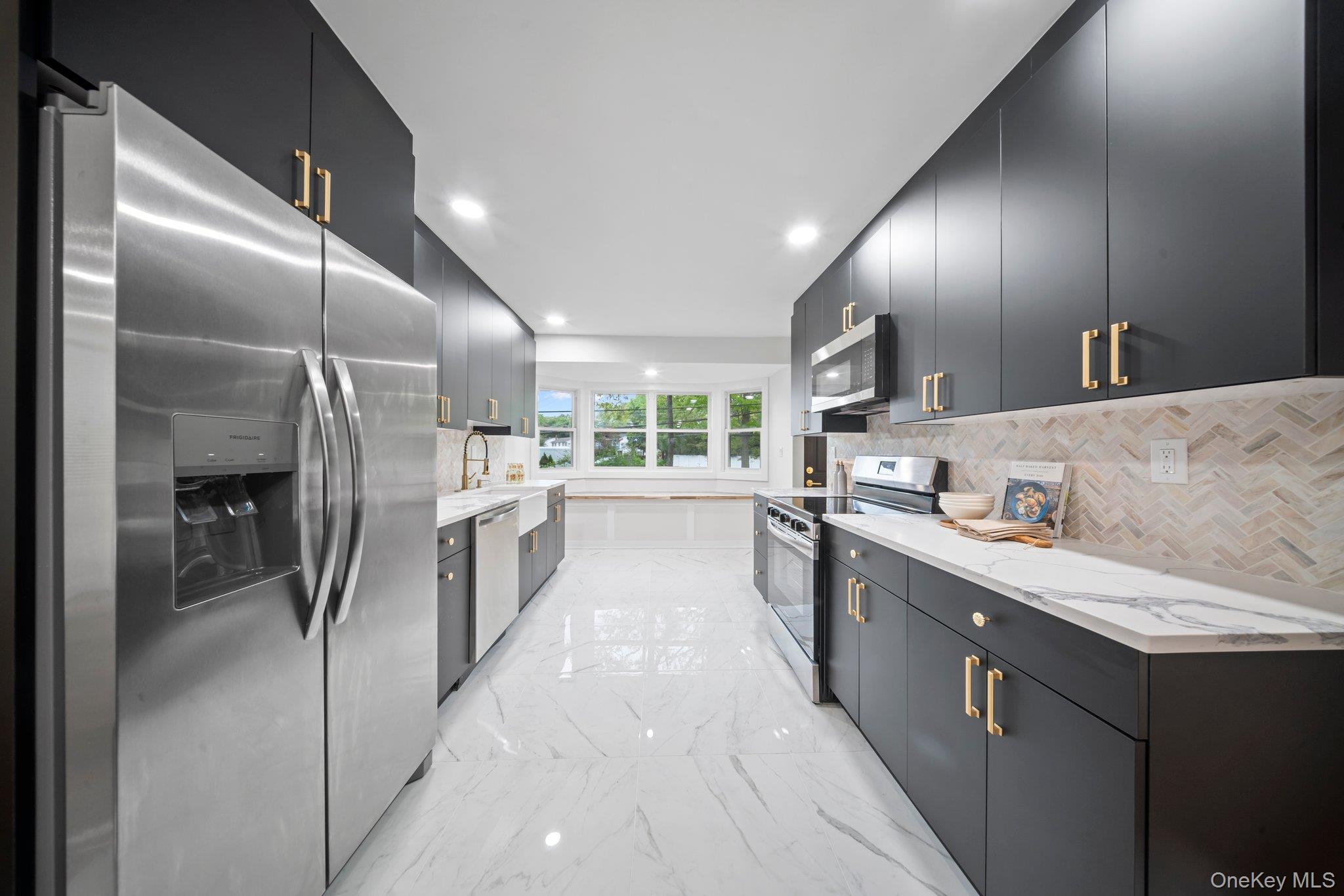 #3 photo, 10 Pinedale Avenue, サフォーク郡 Farmingville , NY 11738