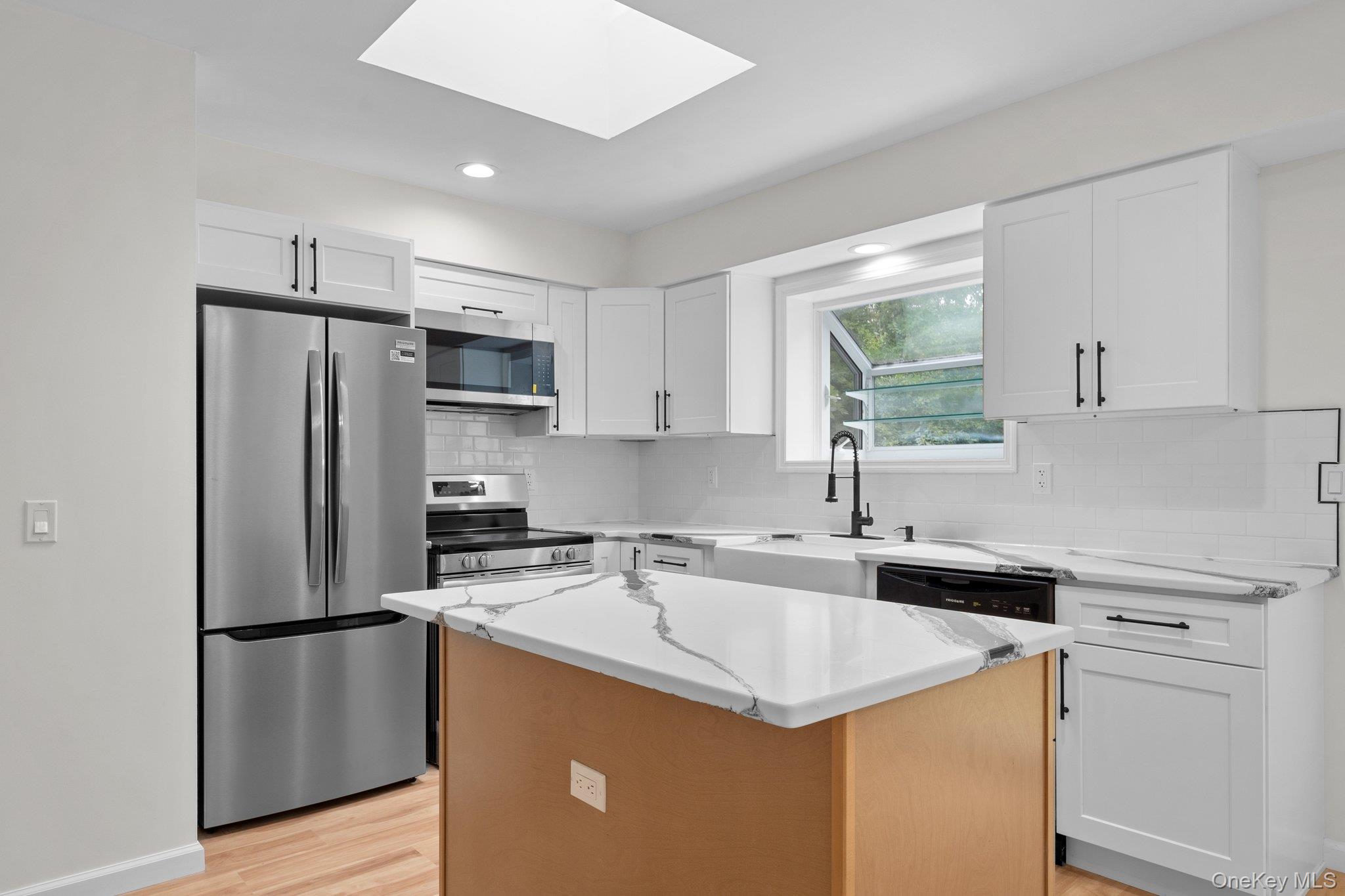 #7 photo, 10 Pinedale Avenue, サフォーク郡 Farmingville , NY 11738