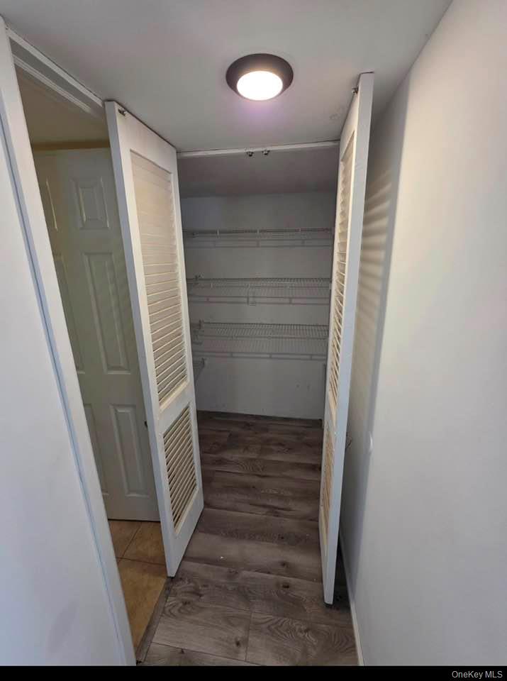 #10 photo, 37 Knollcrest Avenue, सफ़ोक काउंटी Farmingville , NY 11738