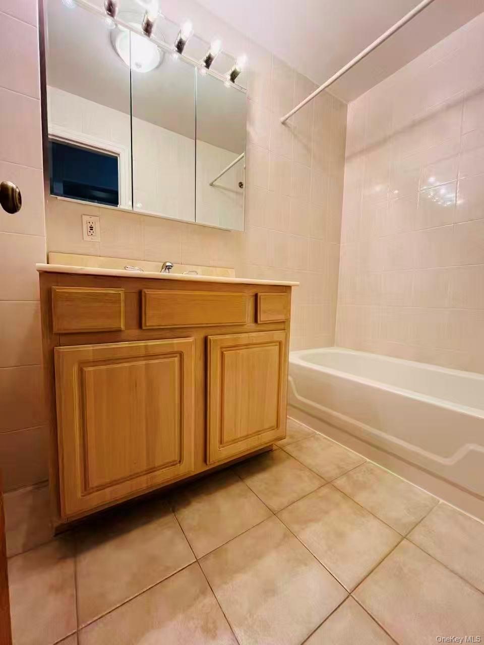 #19 photo, 8433 124th Street, Kew Gardens , NY 11415