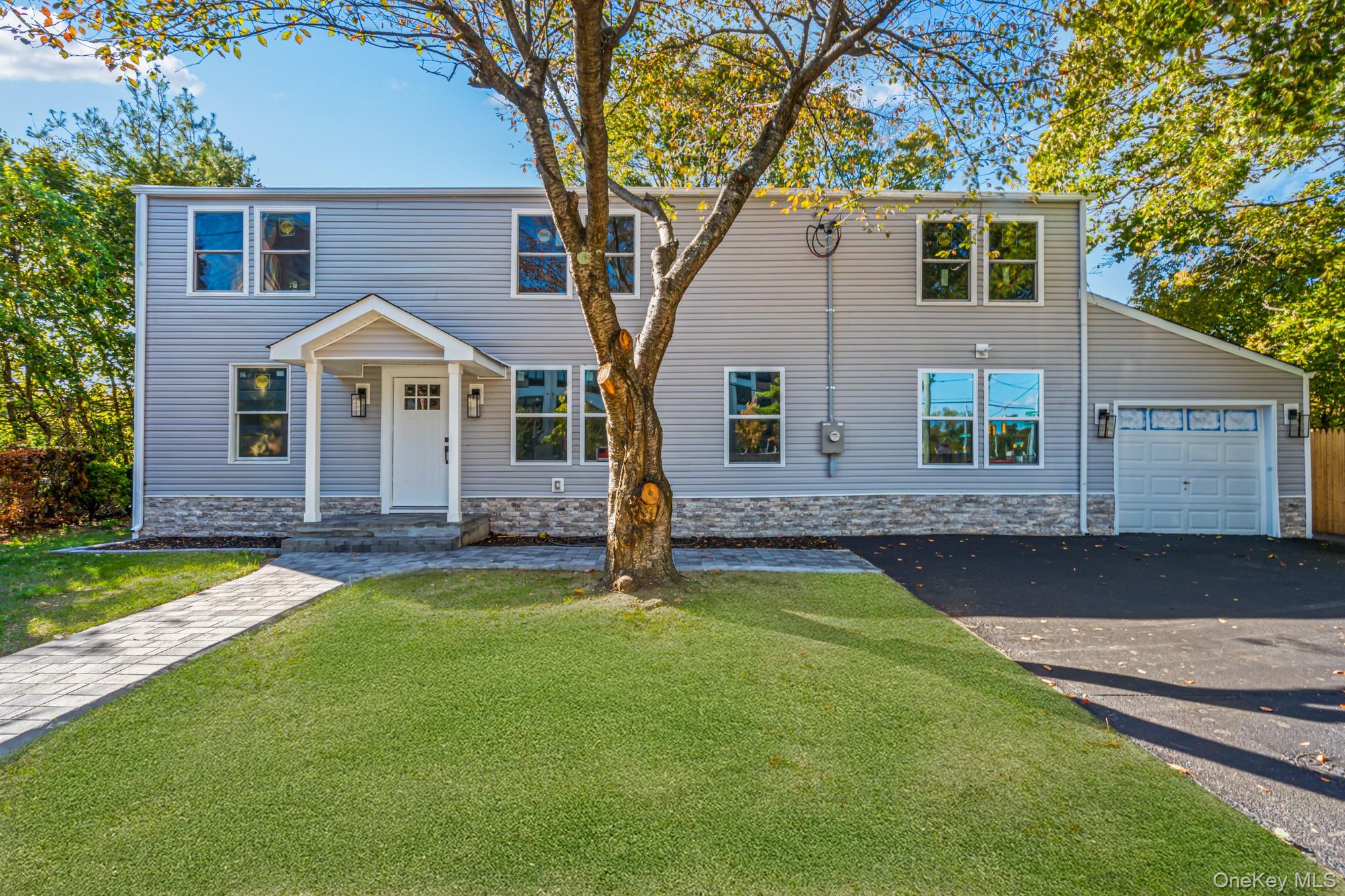 #1 photo, 6 Mccue Street, Wheatley Heights , NY 11798