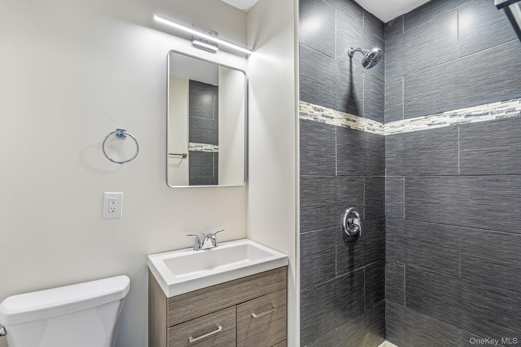 #18 photo, 6 Mccue Street, Wheatley Heights , NY 11798