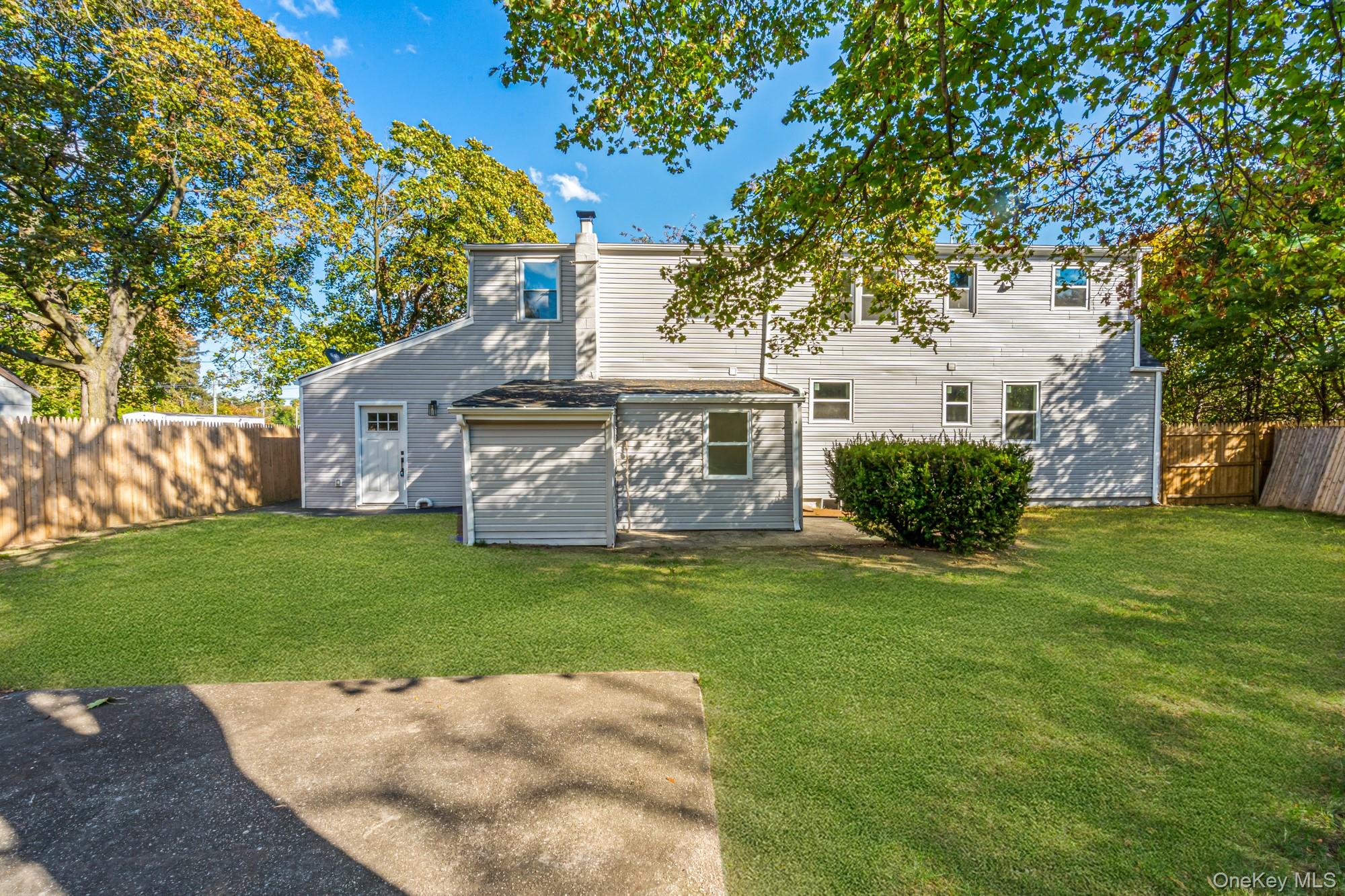 #5 photo, 6 Mccue Street, Wheatley Heights , NY 11798