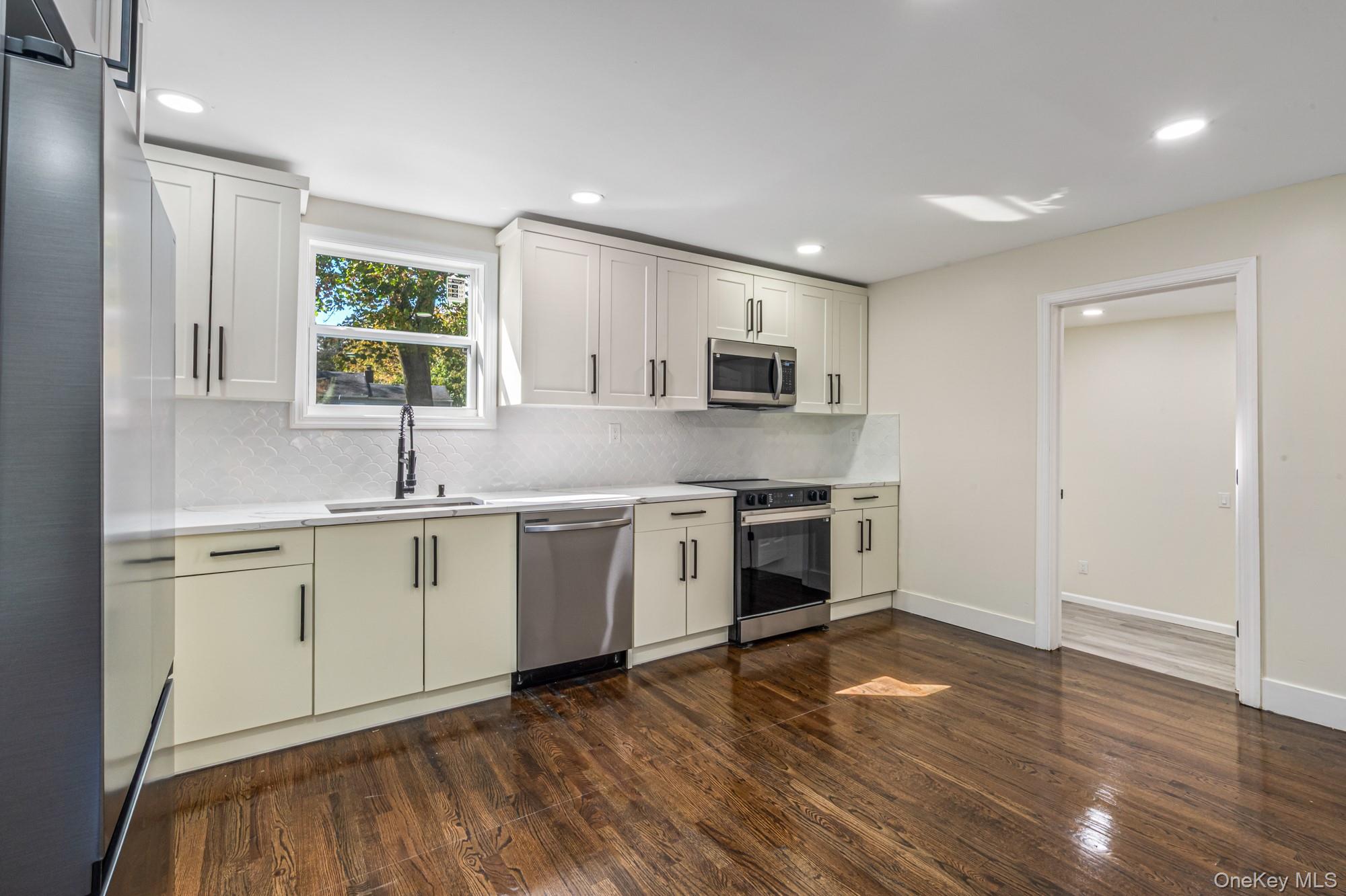 #9 photo, 6 Mccue Street, Wheatley Heights , NY 11798