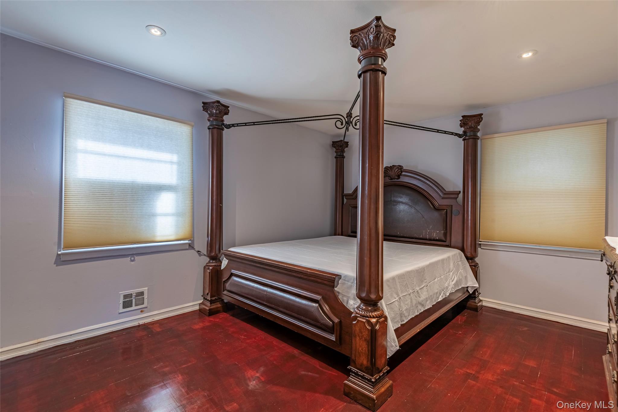 #11 photo, 244-19 Grand Central Parkway, Douglaston , NY 11362