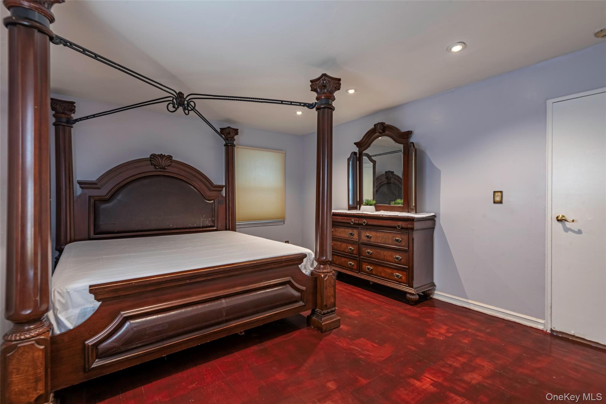 #12 photo, 244-19 Grand Central Parkway, Douglaston , NY 11362