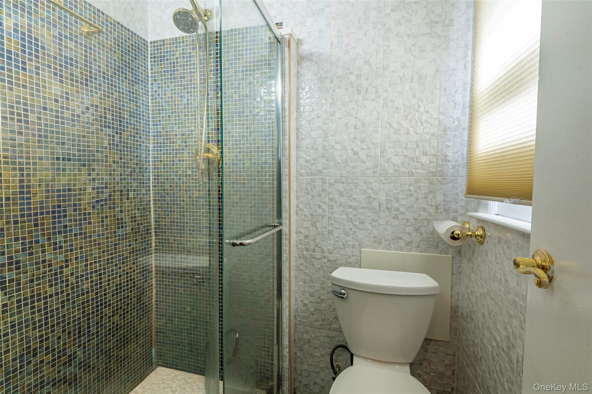 #13 photo, 244-19 Grand Central Parkway, Douglaston , NY 11362