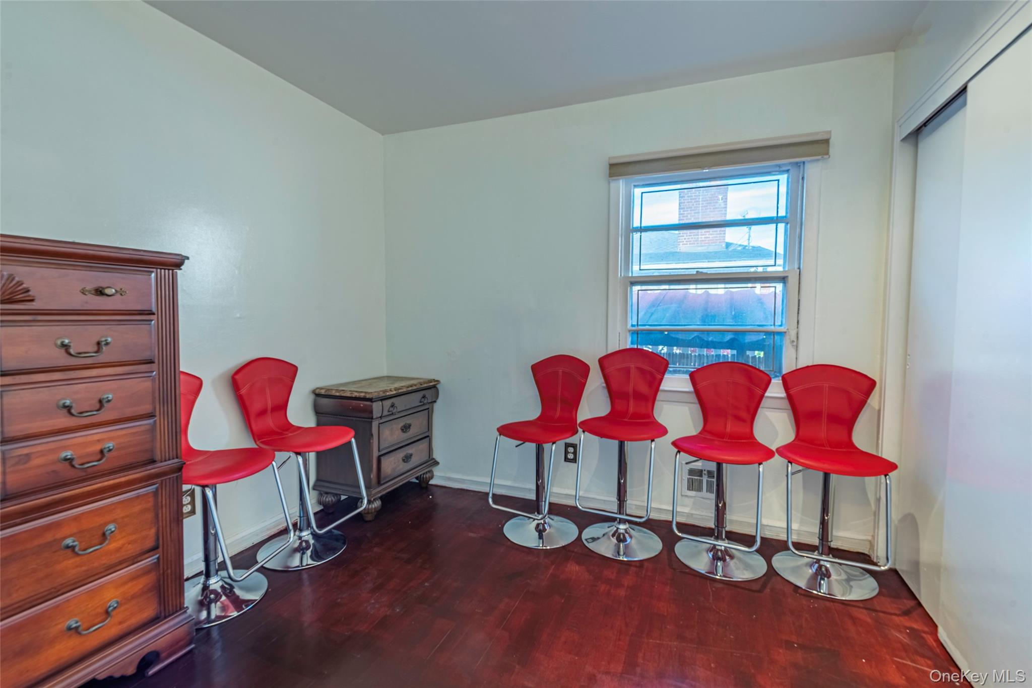 #15 photo, 244-19 Grand Central Parkway, Douglaston , NY 11362