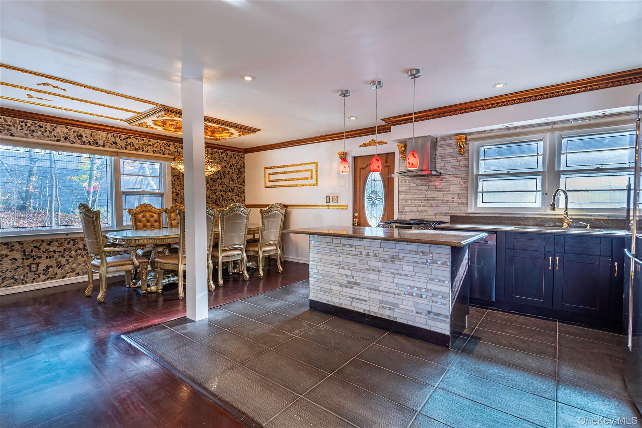 #2 photo, 244-19 Grand Central Parkway, Douglaston , NY 11362