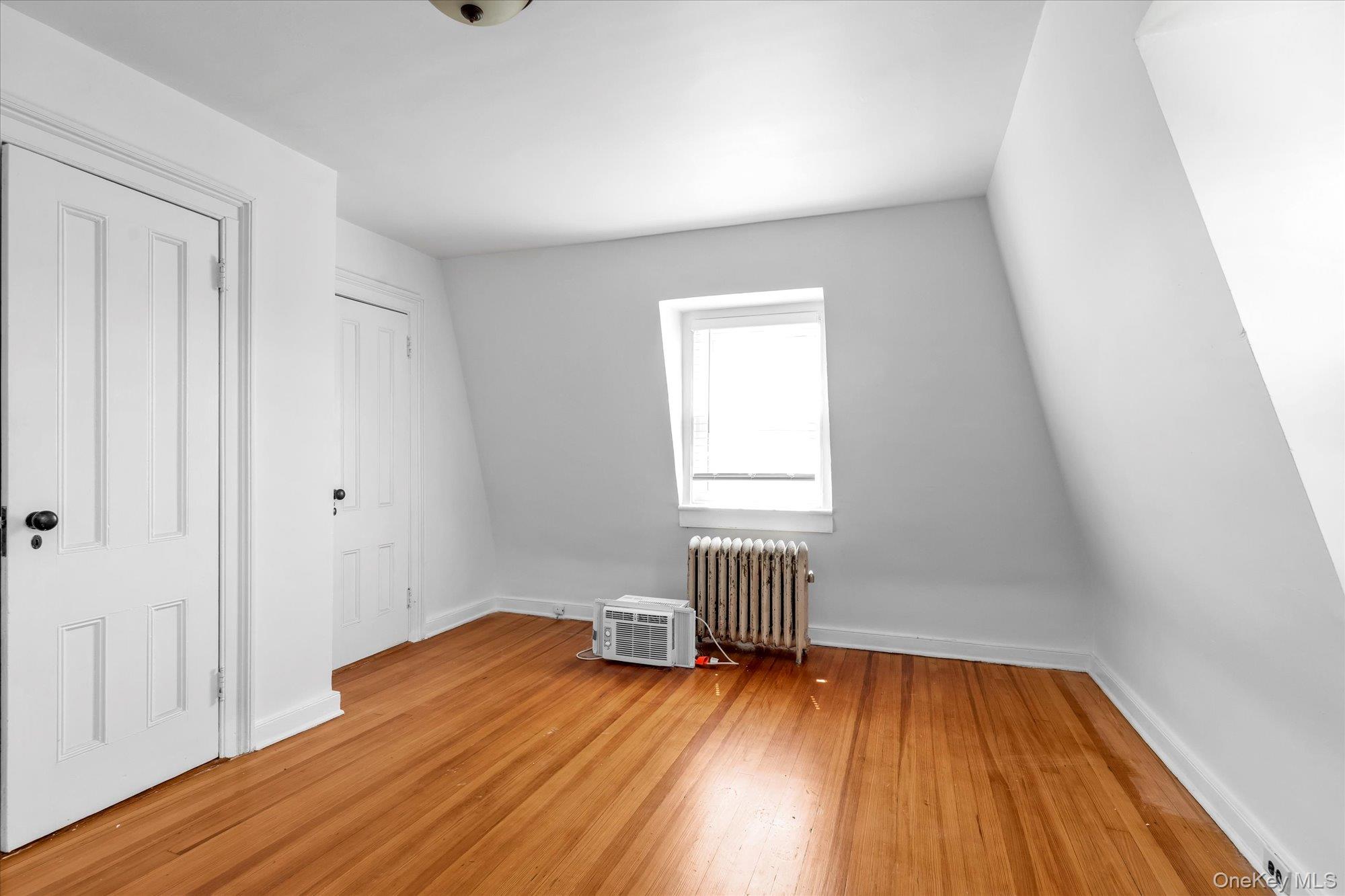 #10 photo, 39-26/24 213 Street, Bayside , NY 11361