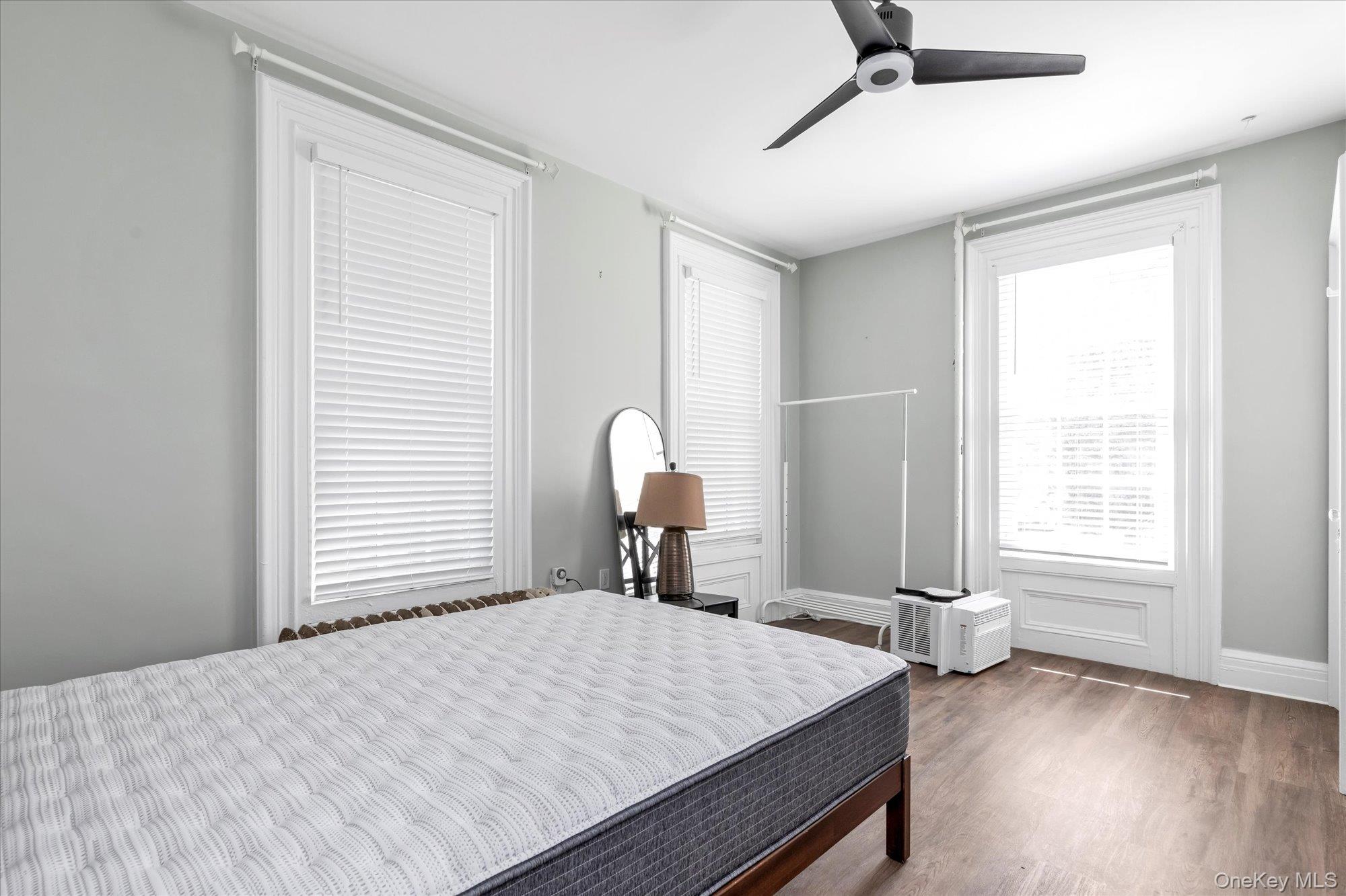 #20 photo, 39-26/24 213 Street, Bayside , NY 11361