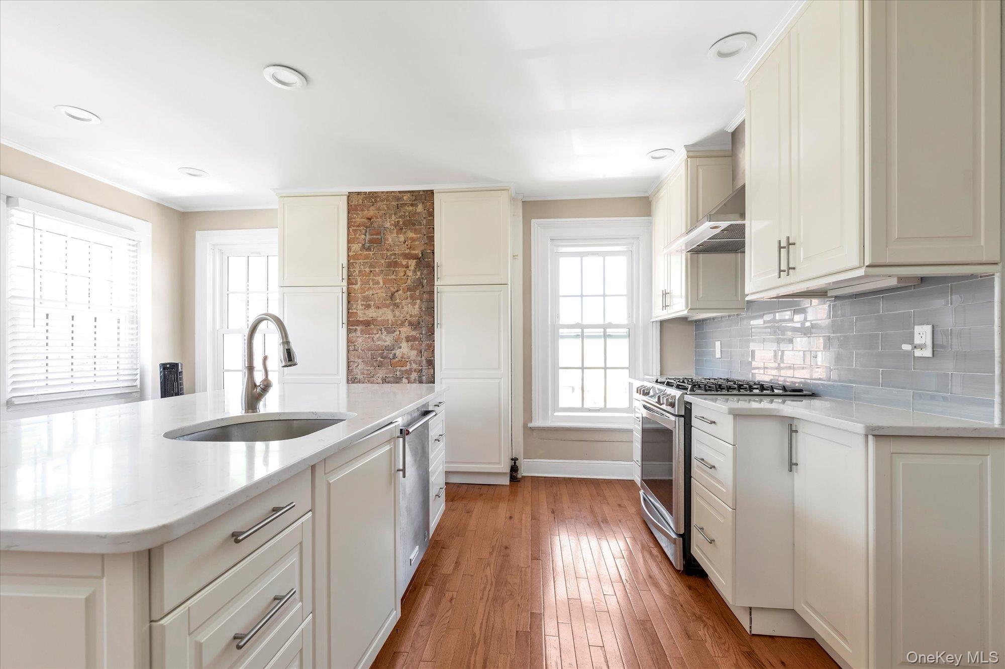 #3 photo, 39-26/24 213 Street, Bayside , NY 11361