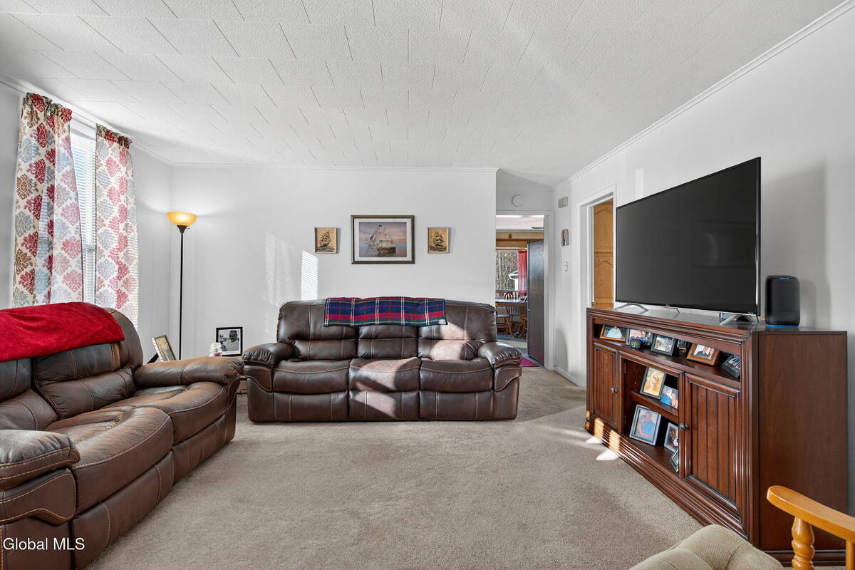 #10 photo, 386-388 Locust Avenue, Amsterdam , NY 12010