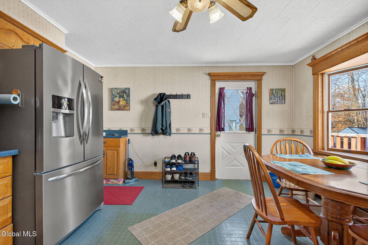 #13 photo, 386-388 Locust Avenue, Amsterdam , NY 12010