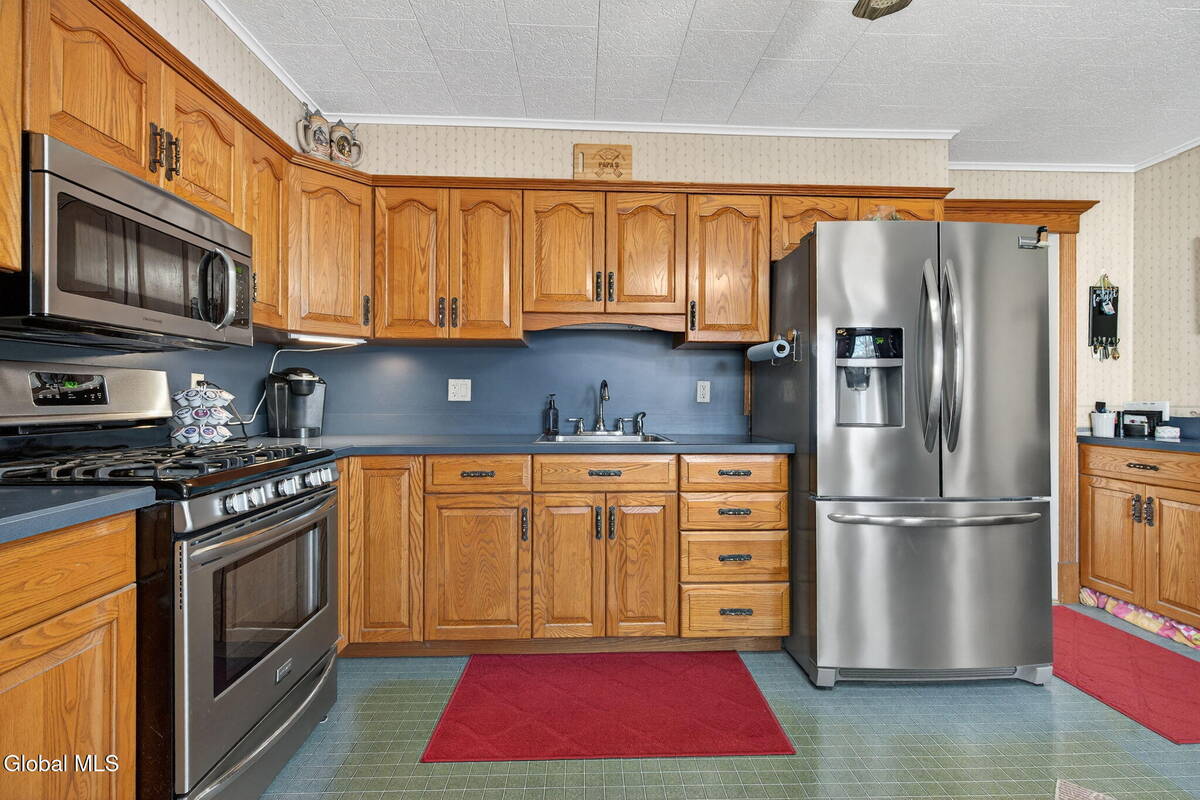 #14 photo, 386-388 Locust Avenue, Amsterdam , NY 12010