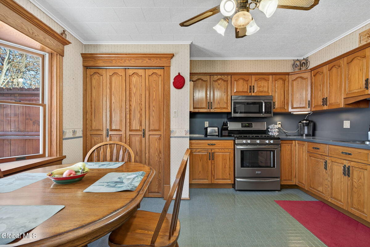 #15 photo, 386-388 Locust Avenue, Amsterdam , NY 12010