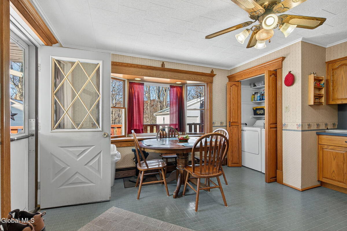 #17 photo, 386-388 Locust Avenue, Amsterdam , NY 12010