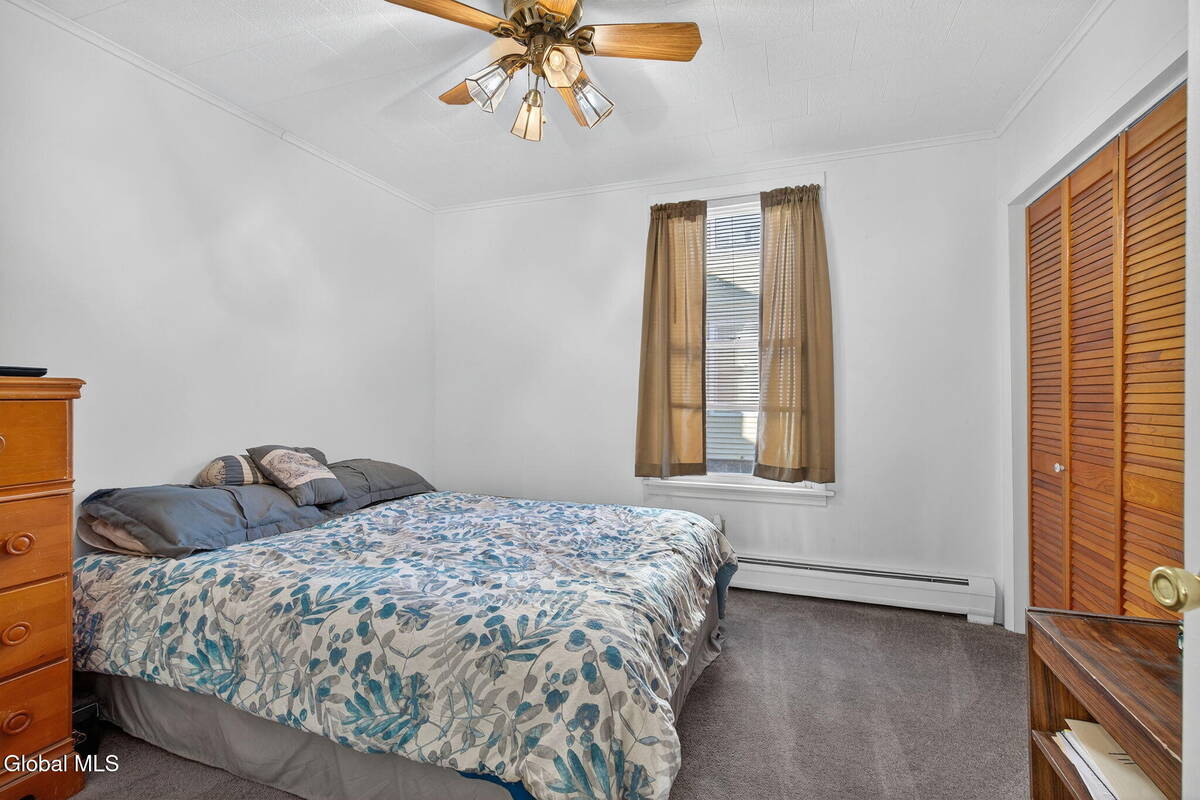 #19 photo, 386-388 Locust Avenue, Amsterdam , NY 12010