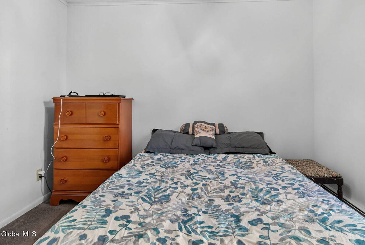 #20 photo, 386-388 Locust Avenue, Amsterdam , NY 12010