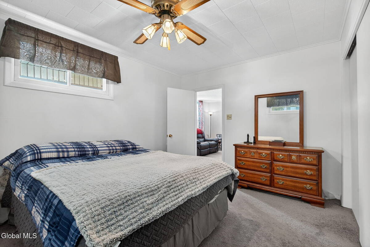 #21 photo, 386-388 Locust Avenue, Amsterdam , NY 12010