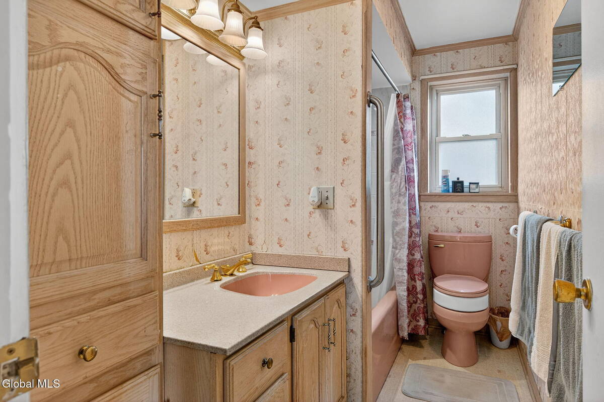 #24 photo, 386-388 Locust Avenue, Amsterdam , NY 12010